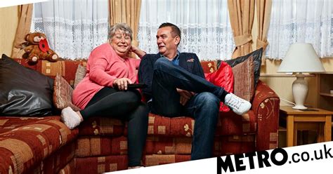 how much does gogglebox cast get paid